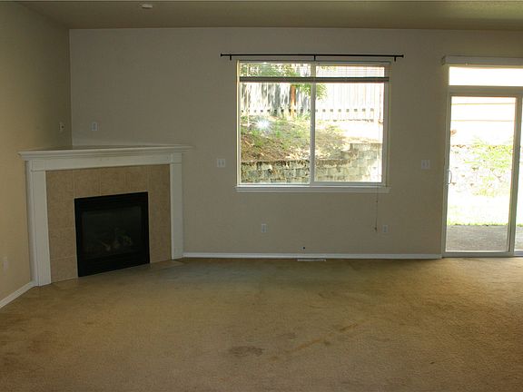 3rd image of 621 SE Heathcliff Ln