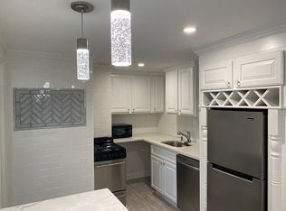 210 Hillside Ave APT 37, Needham, MA 02494