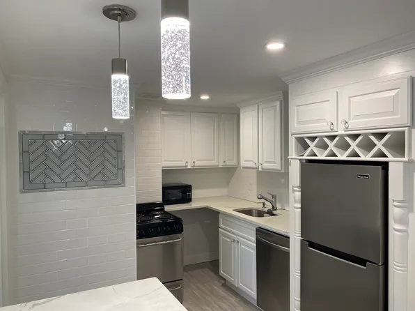 210 Hillside Ave APT 37, Needham, MA 02494