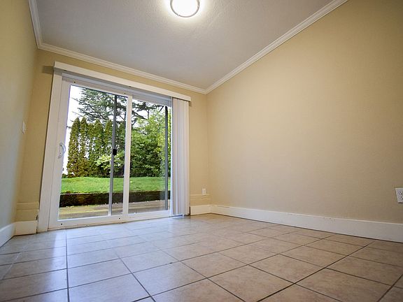 4th image of 3560 SW Vista Dr #13