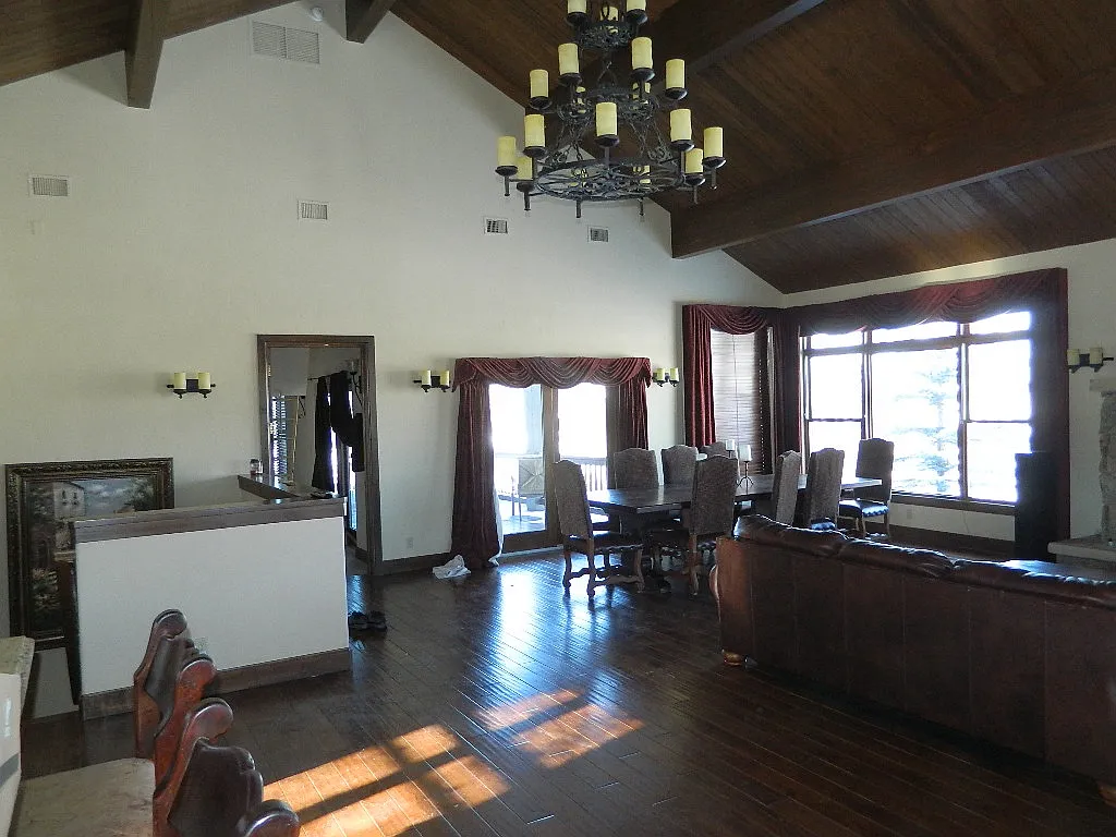 4 bed, 3.5 bath, 4000 sqft, $5,500 — Photo 2