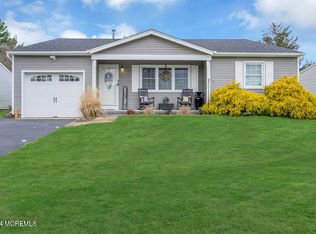 4 Hatfield Rd, Toms River, NJ 08757