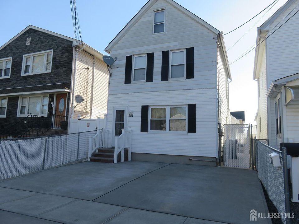 1st image of 652 Cornell St