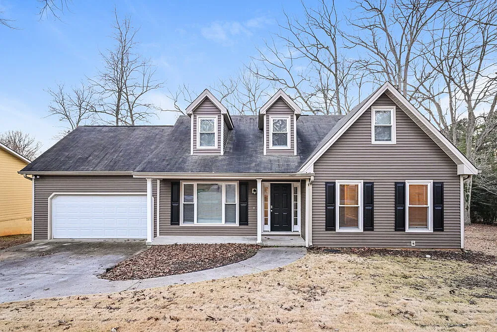 3 bed, 2.5 bath, 1590 sqft, $2,210 — Photo 1