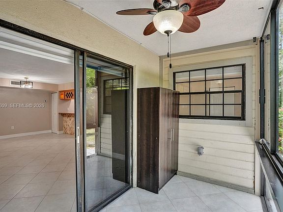 5th image of 927 NE 199th St APT 103