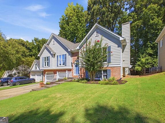 2nd image of 414 Middle Valley Ln