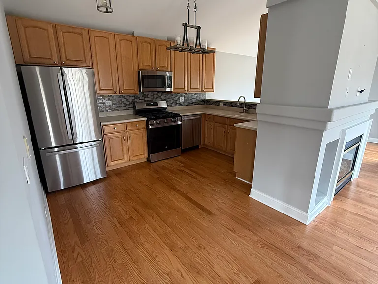 645 Cary Woods Cir — Photo 8