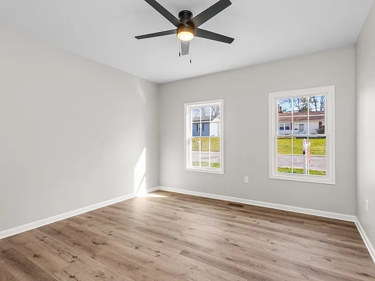 317 Ivanhoe Ave — Photo 15
