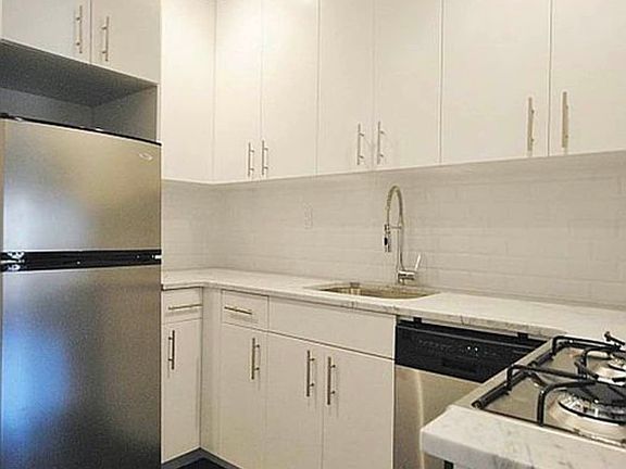 4th image of 318 E 6th St APT 2