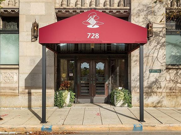 3rd image of 650 W Fullerton Pkwy #118