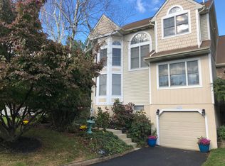 8823 Duveen Dr, Wyndmoor, PA 19038
