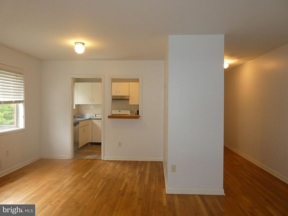 5th image of 10613 Kenilworth Ave #K204