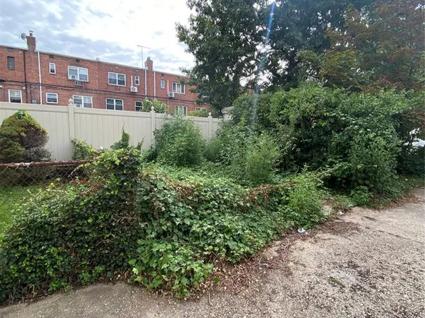 150-62 Booth Meml Avenue image 6 of 14