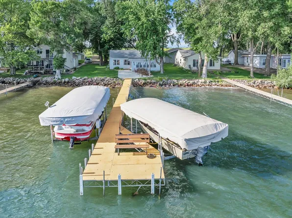 25451 McClelland Ln, Spirit Lake, IA 51360