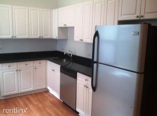 812 W Junior Ter APT 1, Chicago, IL 60613