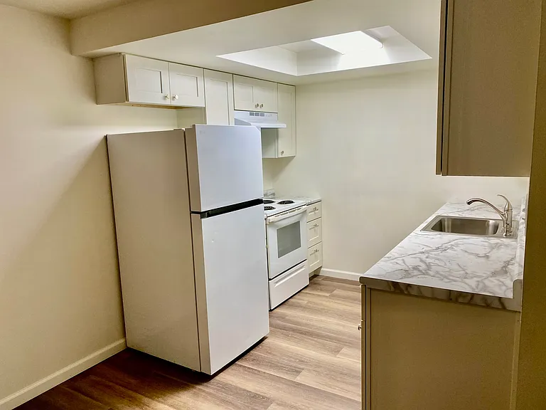 1807 W Parkway Dr #B — Photo 2
