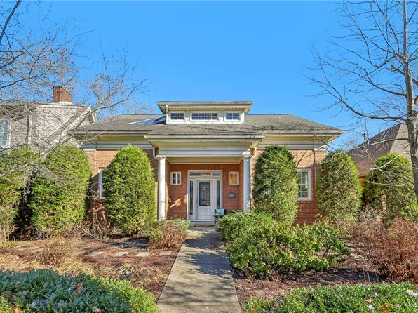 1033 Milton Regent Sq, Pittsburgh, PA 15218