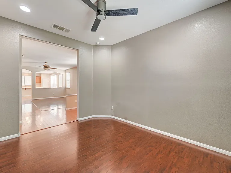 4421 Desert Home Ave — Photo 6