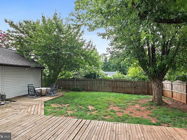 511 Avondale Dr — Photo 56