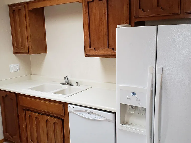 5713 Elmwood Dr NE — Photo 9