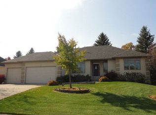 8021 9th Street Way N, Oakdale, MN 55128