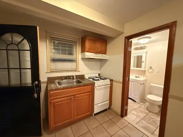 102 Central St #R, Waltham, MA 02453