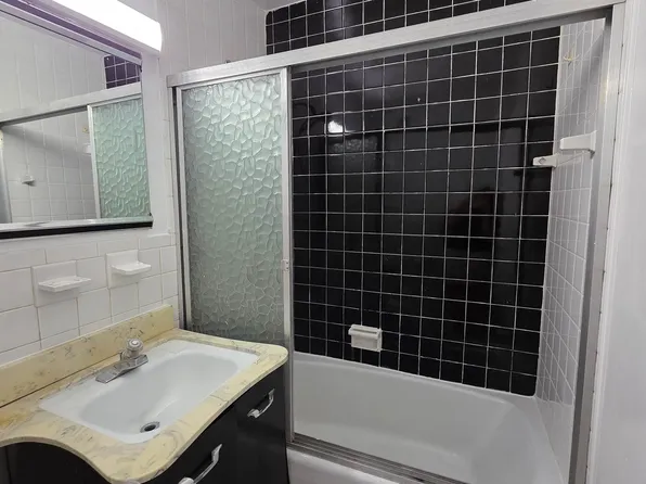 70-25 Yellowstone Boulevard image 11 of 21