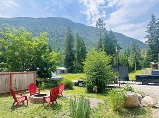 571 Glacier Ave, Hungry Horse, MT 59919
