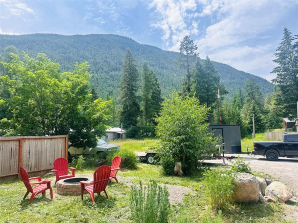 571 Glacier Ave, Hungry Horse, MT 59919