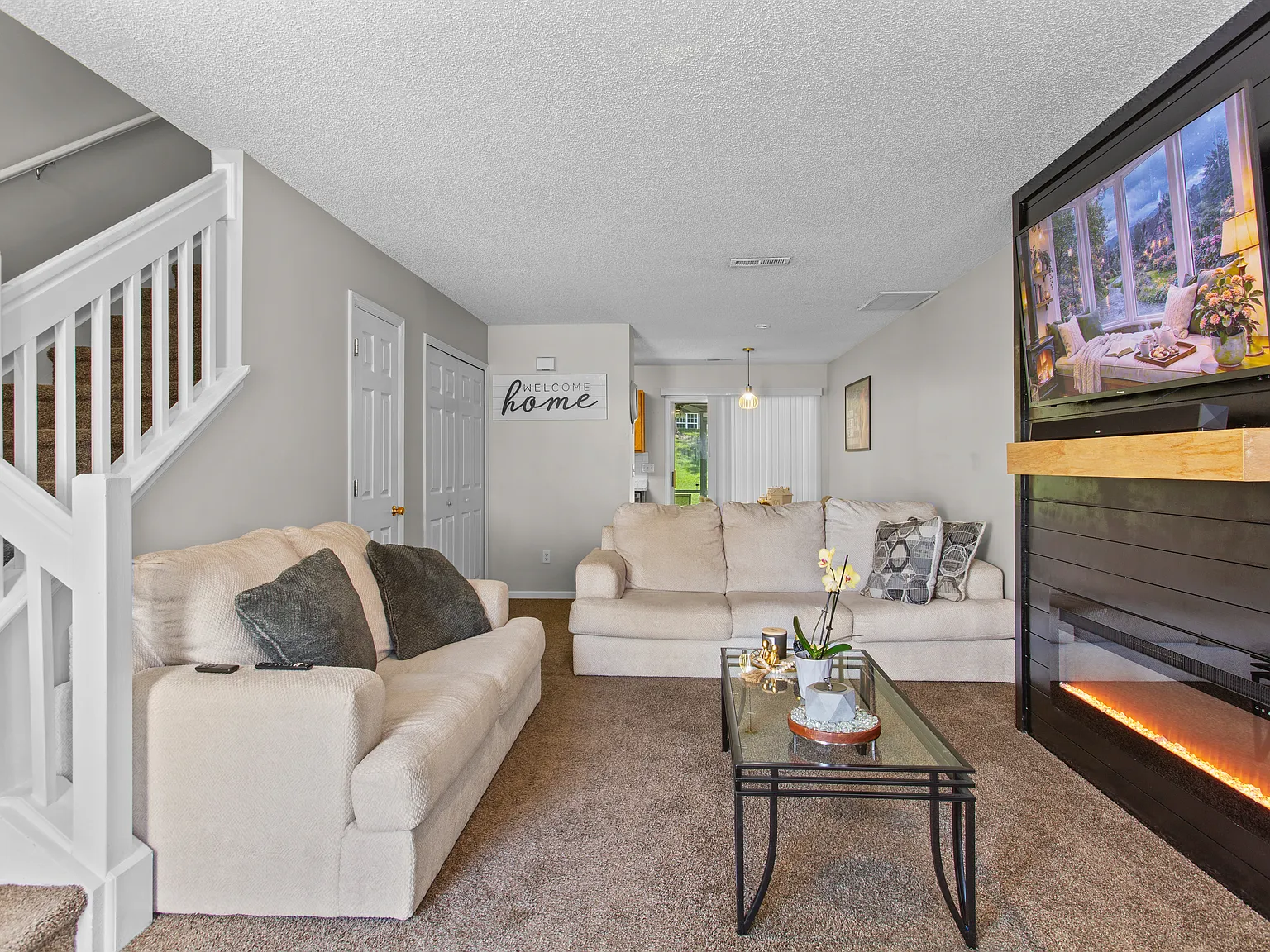 2 bed, 1008 sqft, $1,550 — Photo 1