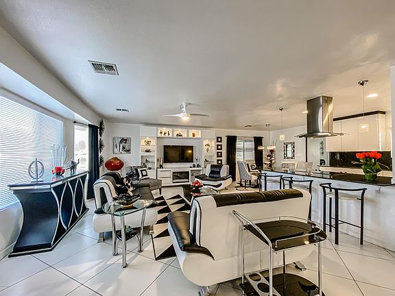 4th image of 634 Leisure World