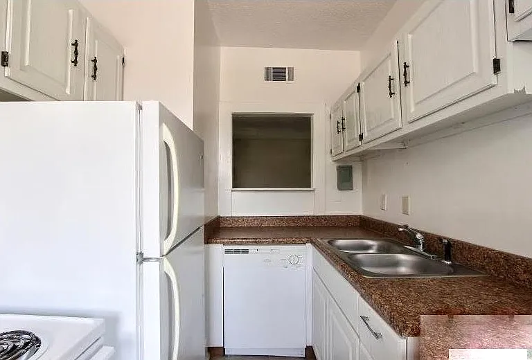 1215 Habersham St — Photo 3