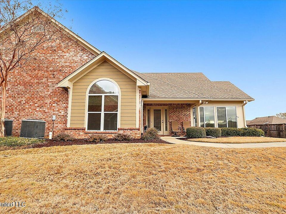 1st image of 310 Sweetwater Dr