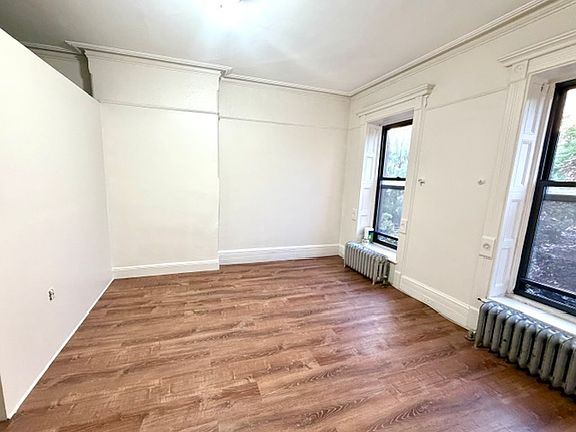 2nd image of 518 Monroe St #2