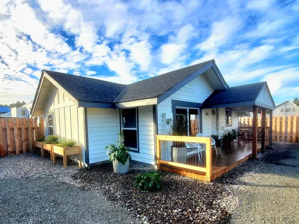 965 SW 51st St, Lincoln City, OR 97367