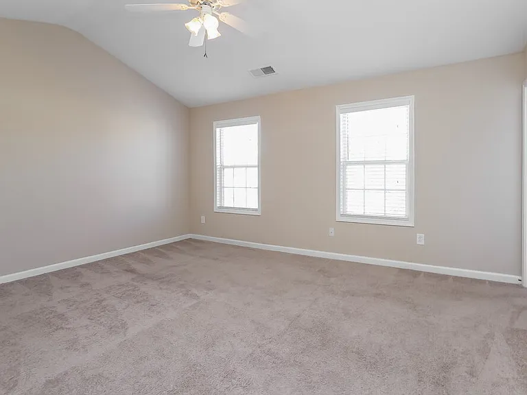 212 Greystone Cir — Photo 11
