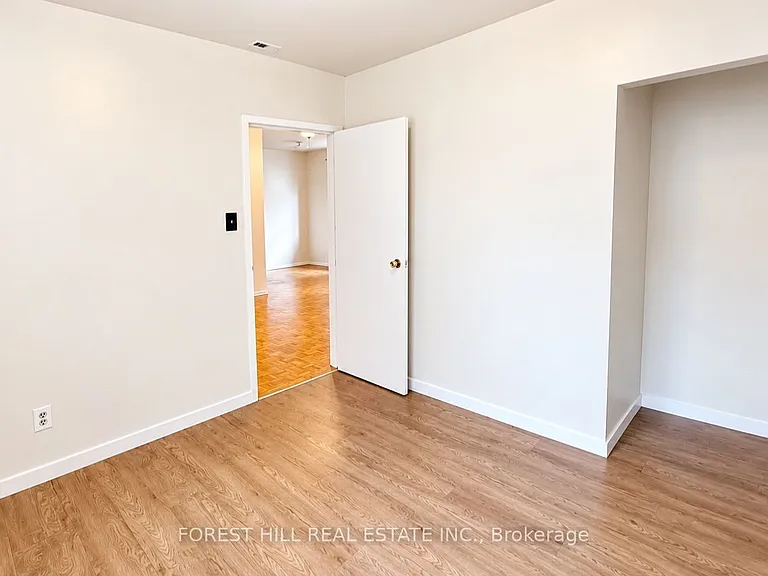 126 Dundas St E #301 — Photo 14