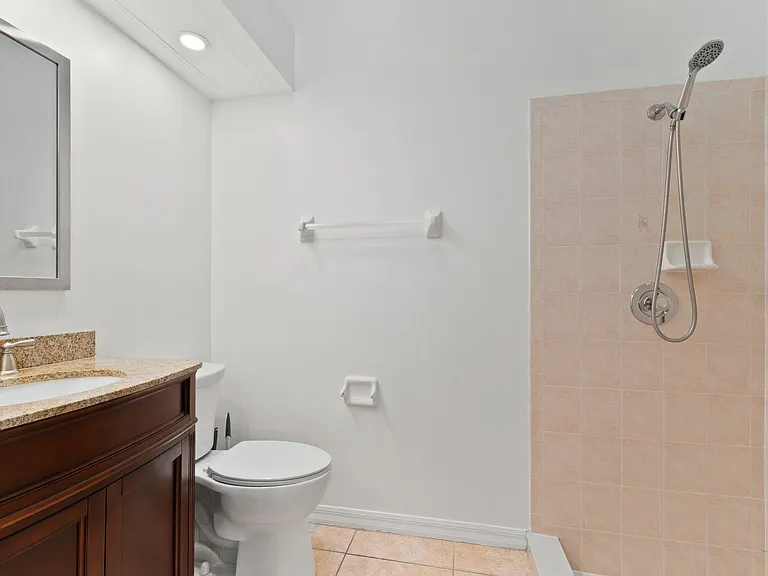 435 SW Jefferson Cir — Photo 32