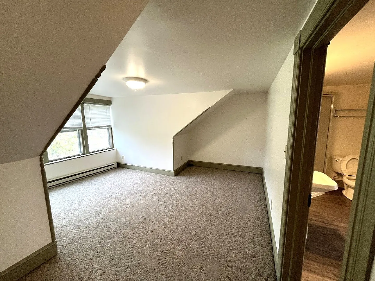 1 bed, 250 sqft, $895 — Photo 1