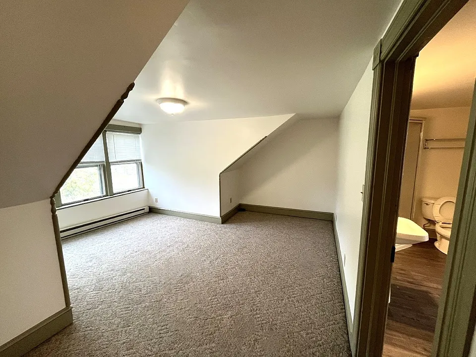 342 New Holland Ave