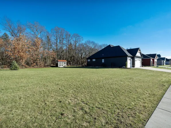 54544 Columbia Bay Dr, Osceola, IN 46561