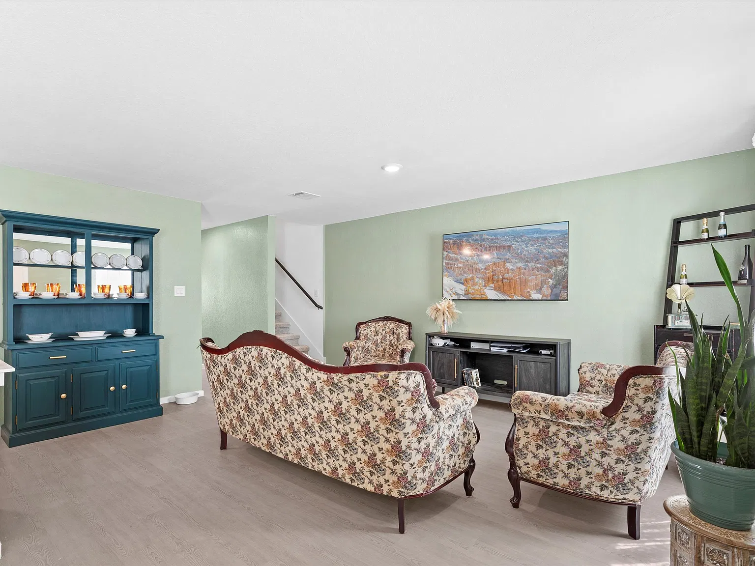 Spacious 4-Bed Home with Fenced Yard in New Braunfels Modern Comforts & Community Perks — Photo 3