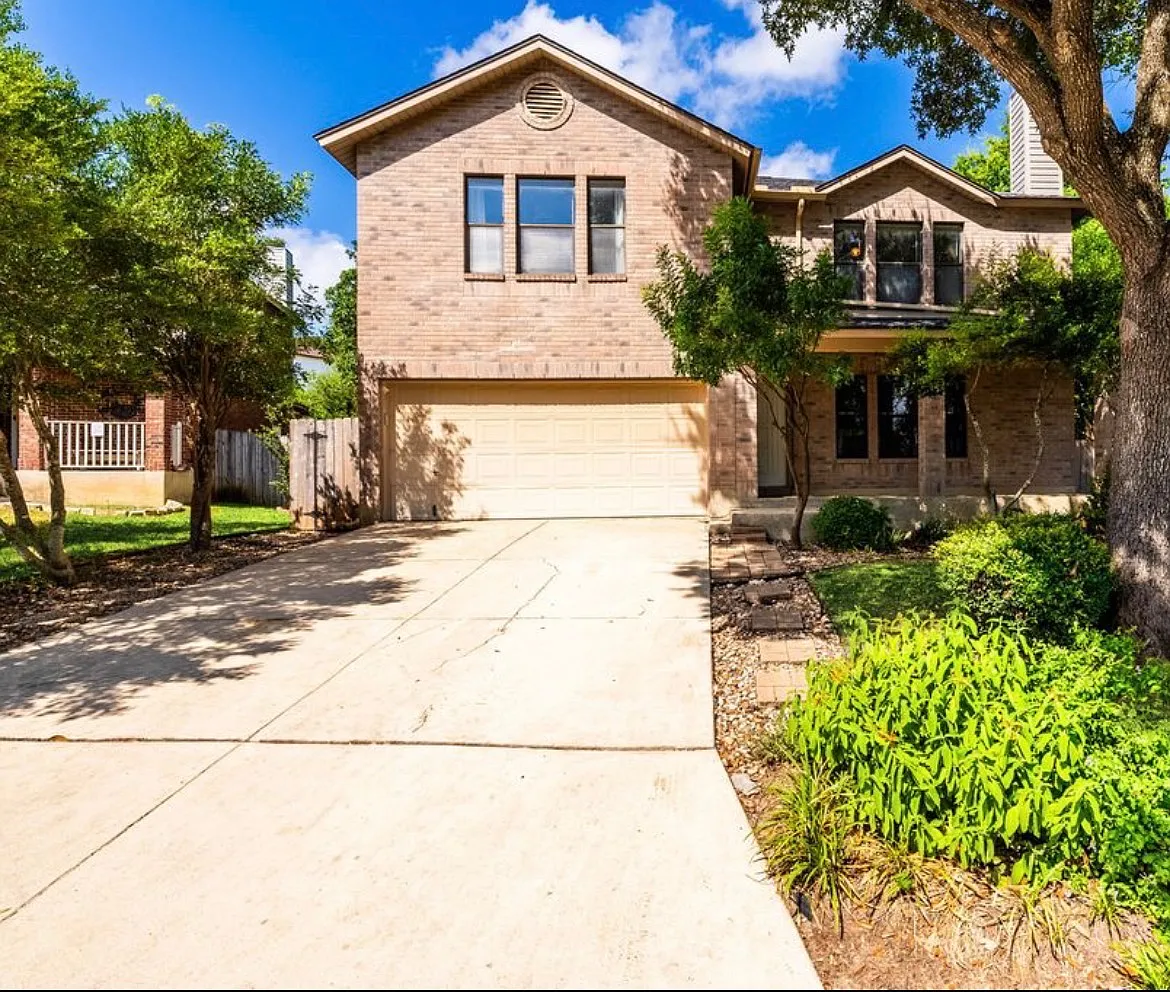 4 bed, 2.5 bath, 2334 sqft, $2,575 — Photo 1