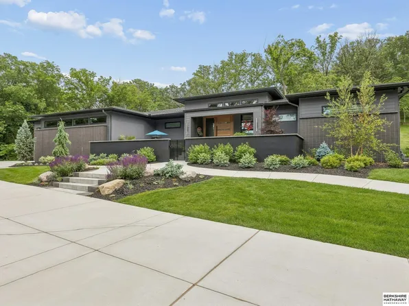 23303 K Plz, Elkhorn, NE 68022
