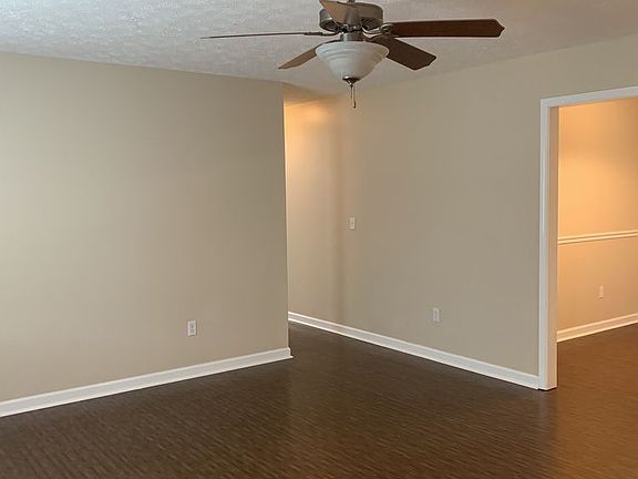 3rd image of 114 Brook Hollow Cir