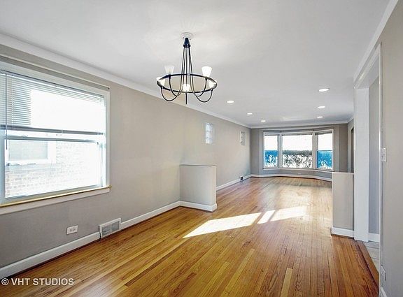 5th image of 2613 W Balmoral Ave