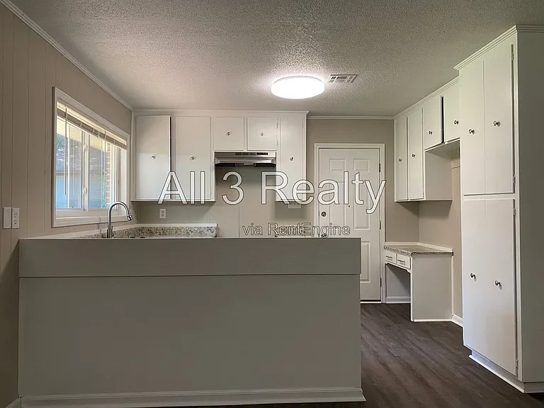 306 Oakwild Dr — Photo 10