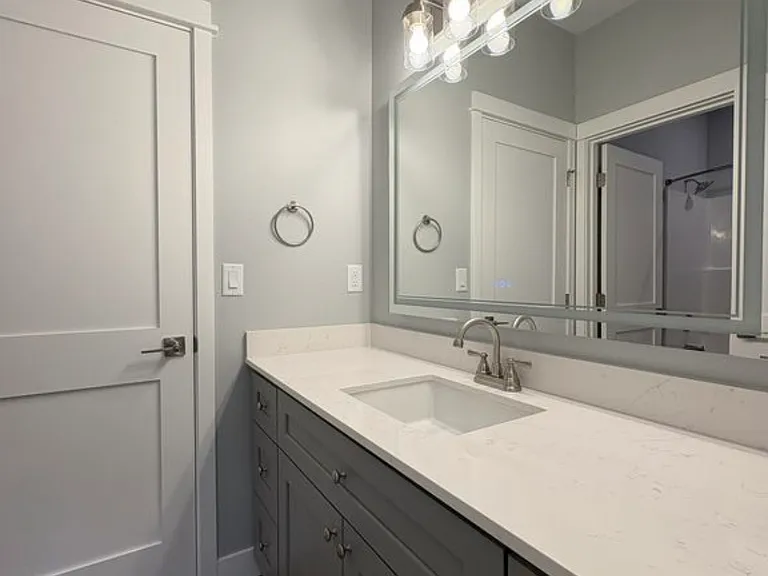 3607 Sussex Dr — Photo 5