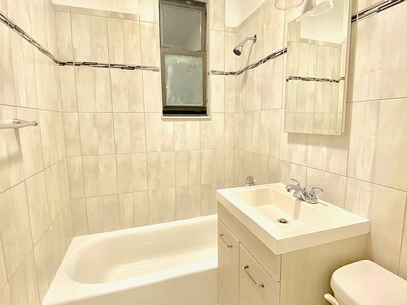 5th image of 25-72 42nd St Penthouse 303