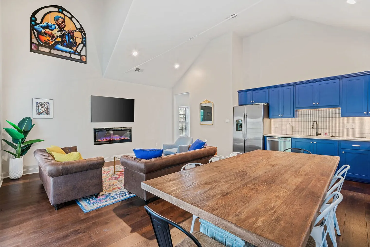 4 bed, 2.0 bath, $3,864 — Photo 4